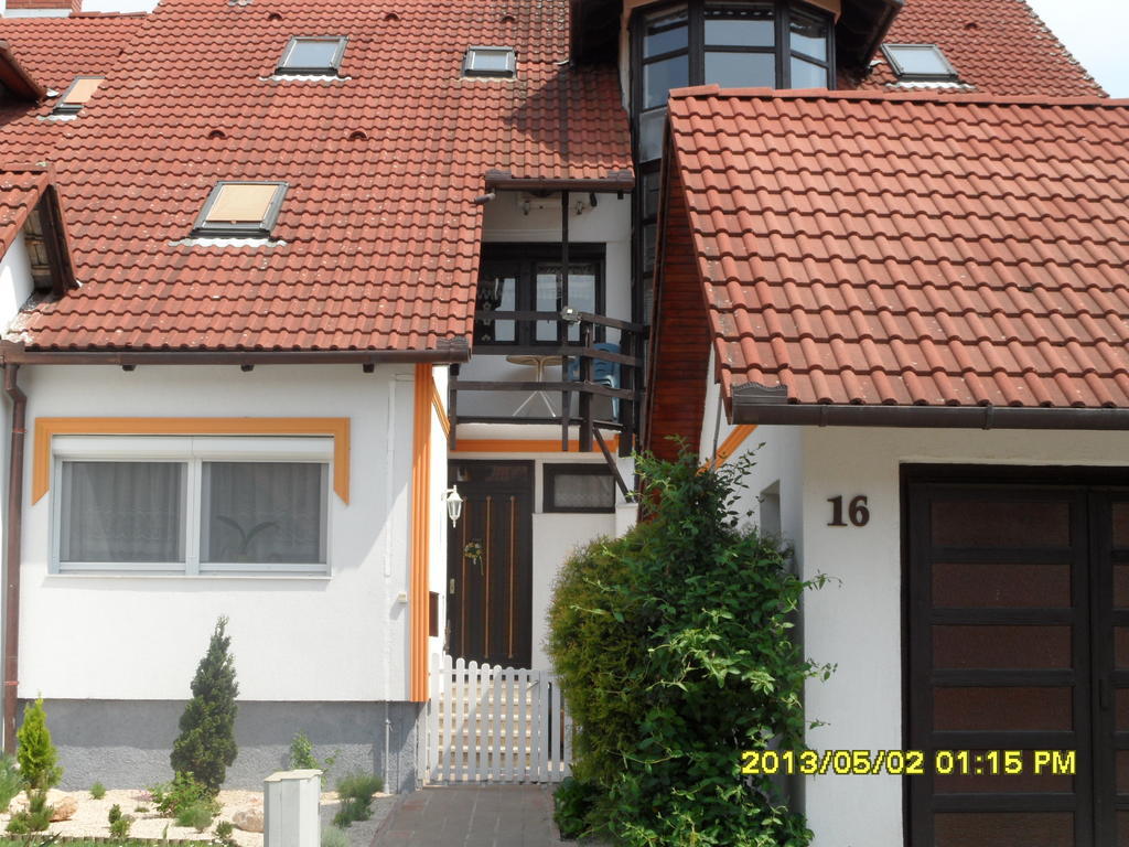 Apartmanhaz Gabriella Harkány Extérieur photo